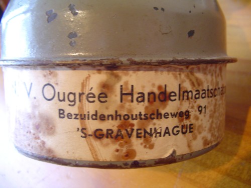 Nederlands gasmasker uit de tweede wereldoorlog oranje doos wo2