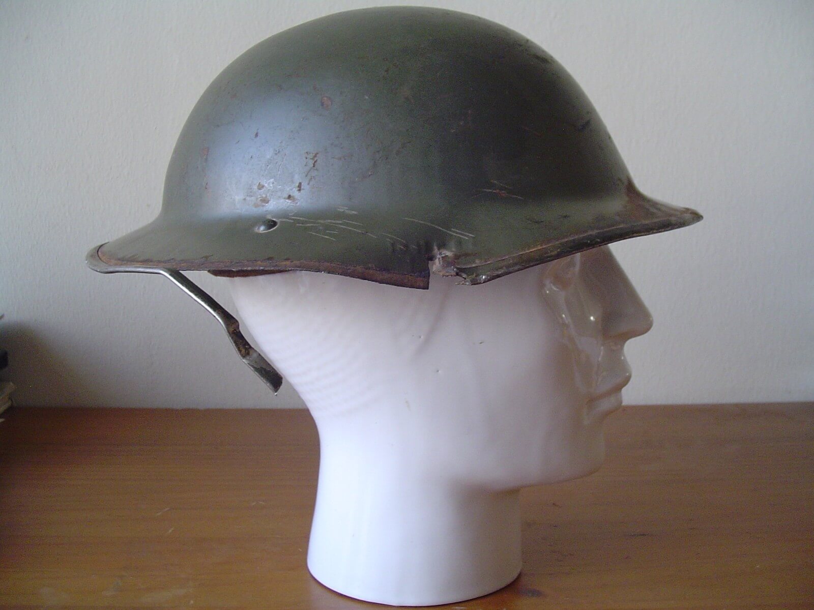 Engelse helm uit de tweede wereldoorlog gevonden in Pijnacker Nootdorp