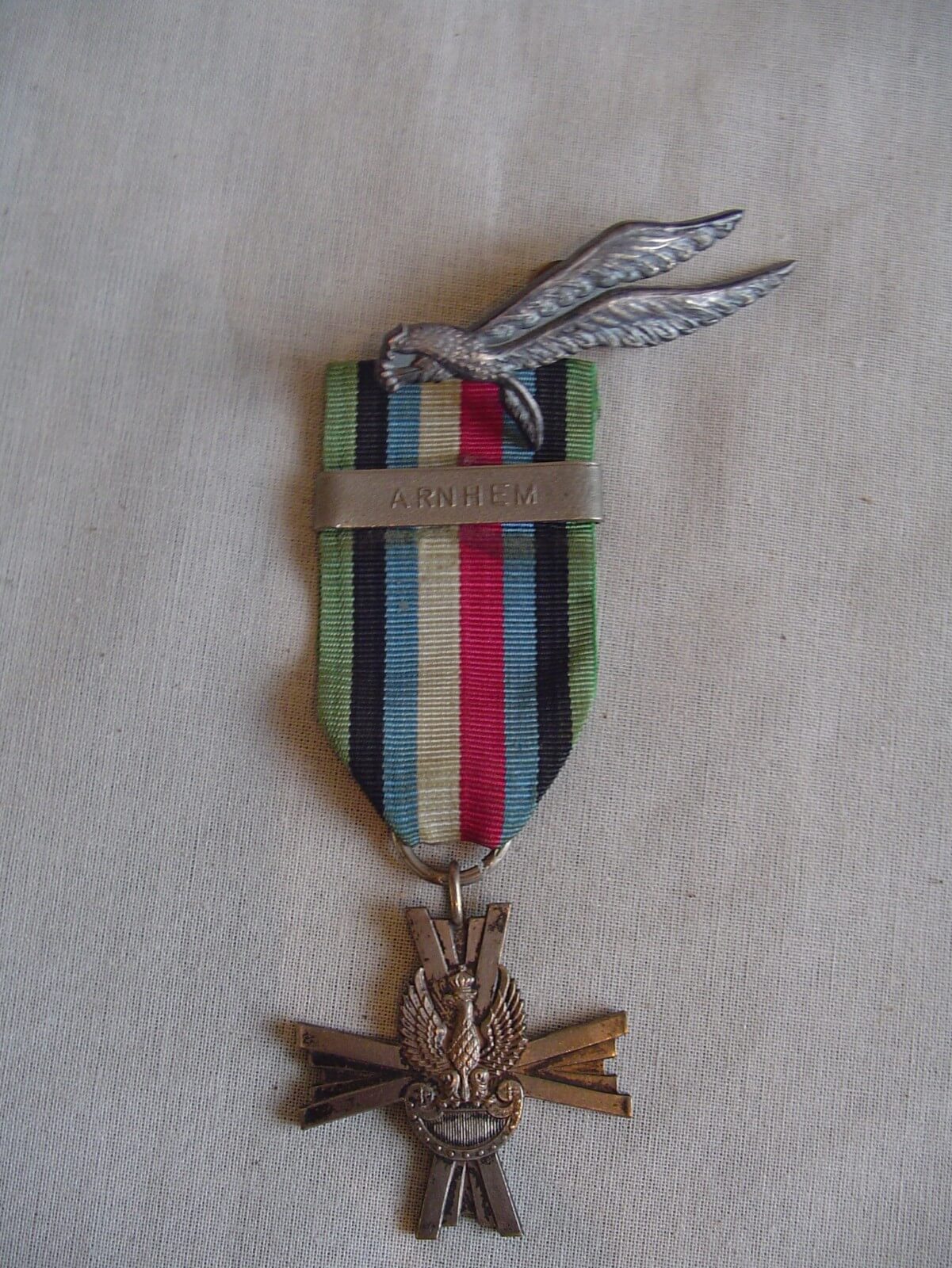 Arnhem 1944 Poolse Medaille en parachutisten embleem de tweede wereldoorlog